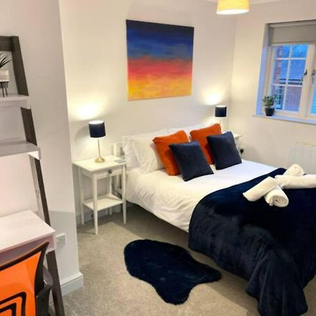 Bright & Cosy One Bedroom Apartment - 2 Beds - Perfect Base In Bishop'S Stortford Kültér fotó